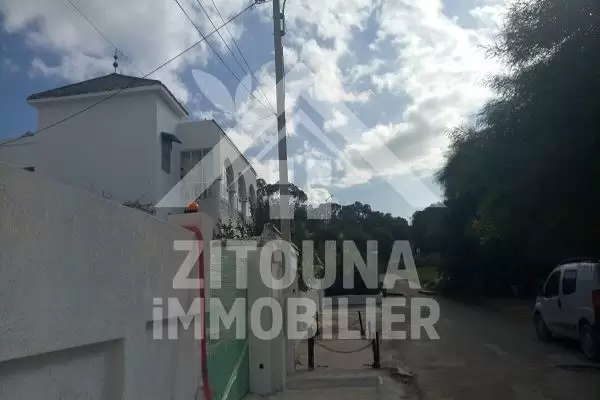 A vendre une villa de charme à la Marsa Corniche