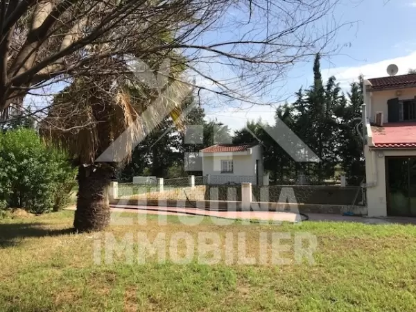 A vendre une Magnifique ferme un vrai havre de paix de 6,025 hectares avec titre individuel avec tous les équipements et prête à l’emploi habitation et aussi pour activité agricole. Elle se situe à 20