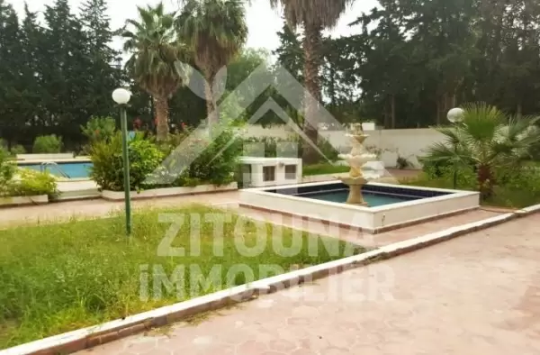 A Vendre une villa de prestige à la Soukra