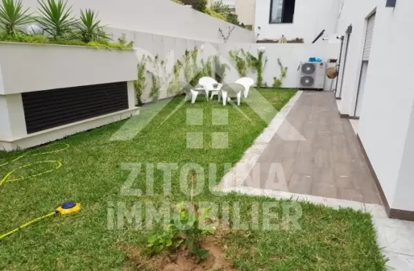 A louer un appartement de haut standing au rez de chaussée dans une résidence gardée au lac 2