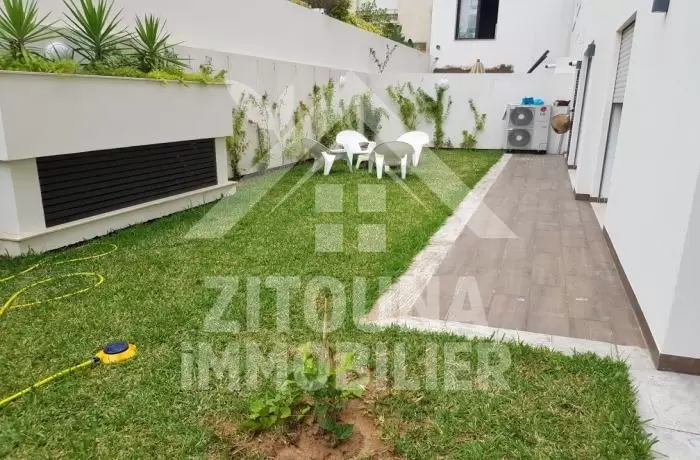 A louer un appartement de haut standing au rez de chaussée dans une résidence gardée au lac 2