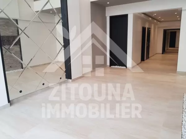 A louer un appartement de haut standing au rez de chaussée dans une résidence gardée au lac 2