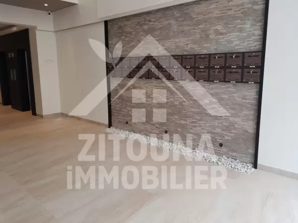 A louer un appartement de haut standing au rez de chaussée dans une résidence gardée au lac 2