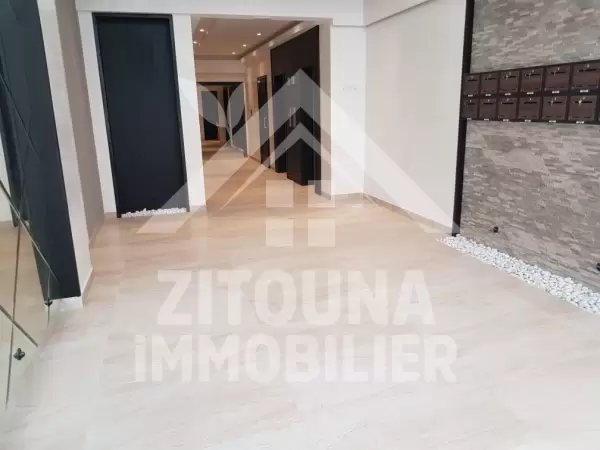 A louer un appartement de haut standing au rez de chaussée dans une résidence gardée au lac 2