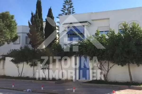 A louer une belle villa à Sidi Daoued