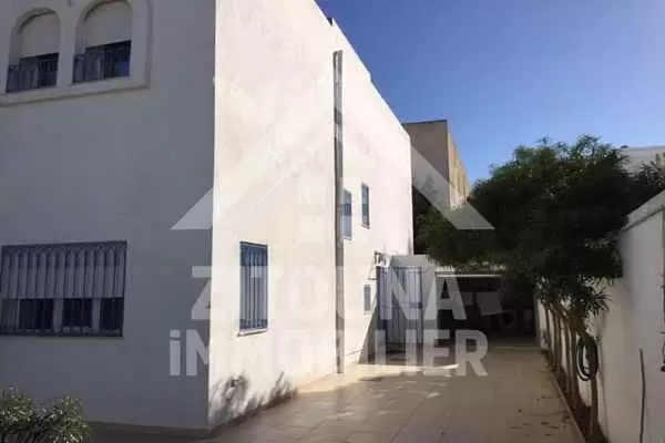 A louer une belle villa à Sidi Daoued