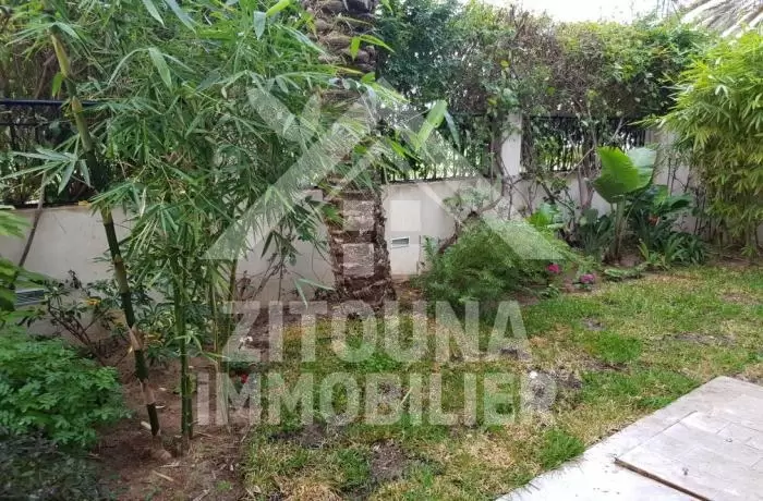 A louer un triplex de très haut standing à la Marsa