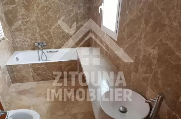 A louer un triplex de très haut standing à la Marsa