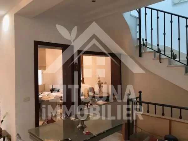 A louer un beau Triplex au route de relais la Marsa