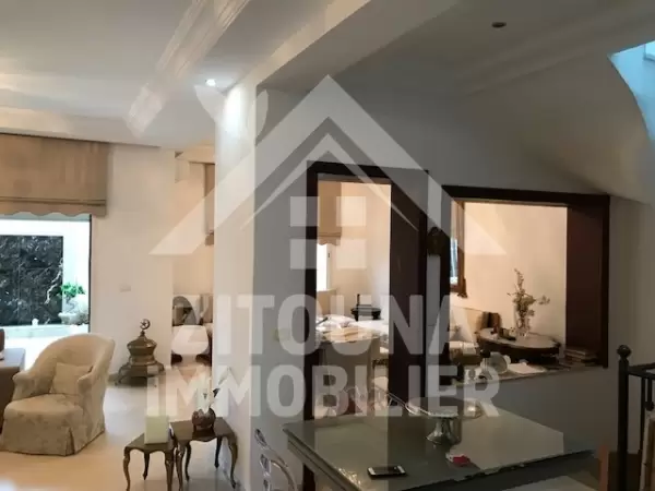 A louer un beau Triplex au route de relais la Marsa