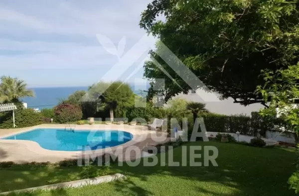 A louer un appartement avec accès piscine à Gammarth Supérieur