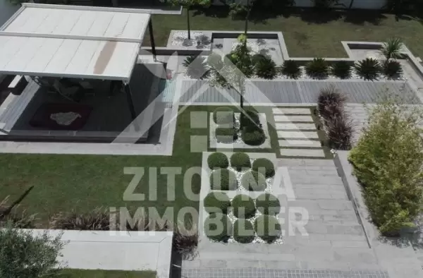 A louer une charmante villa de très haut standing avec une décoration très soignée à la Marsa