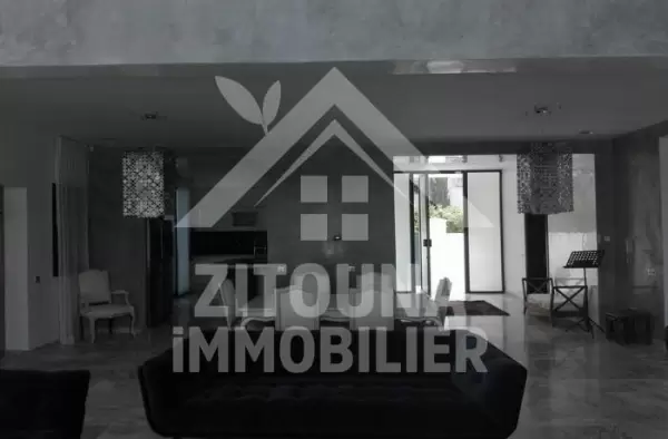 A louer une charmante villa de très haut standing avec une décoration très soignée à la Marsa