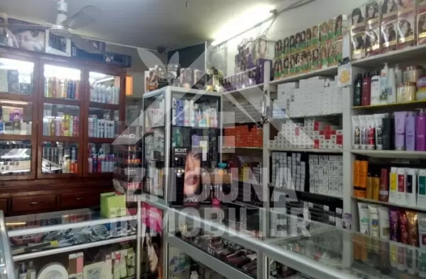 A VENDRE UN FOND DE COMMERCE D'UNE PARFUMERIE BIEN ÉQUIPÉE AU KRAM