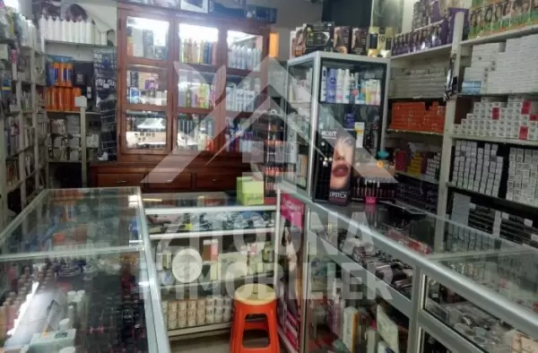 A VENDRE UN FOND DE COMMERCE D'UNE PARFUMERIE BIEN ÉQUIPÉE AU KRAM