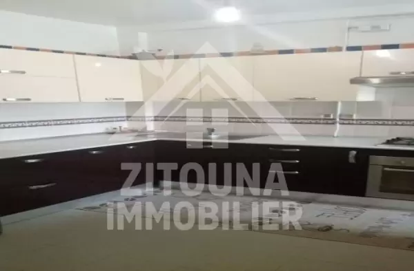 A VENDRE UN BEL APPARTEMENT à cité Nacer