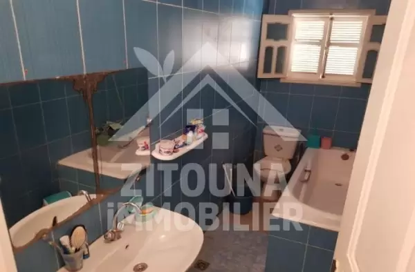 A vendre une maison sur 2 niveaux à la Marsa Bhar Lazrague
