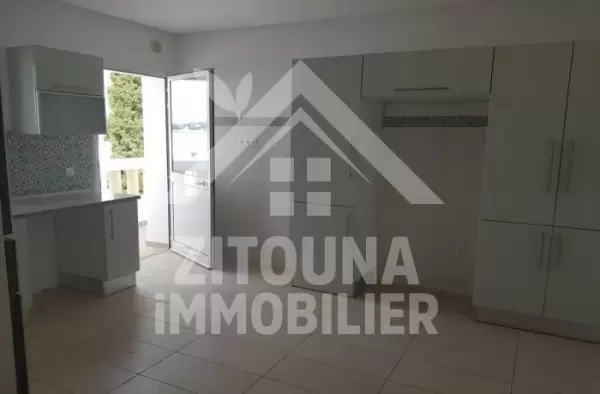 A louer un étage de villa jamais habité à la Marsa Saada