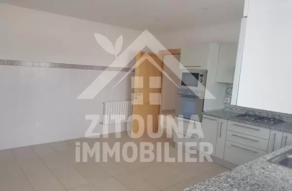 A louer un étage de villa jamais habité à la Marsa Saada