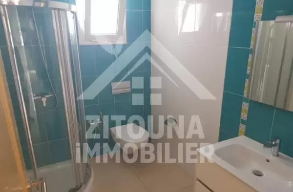 A louer un étage de villa jamais habité à la Marsa Saada