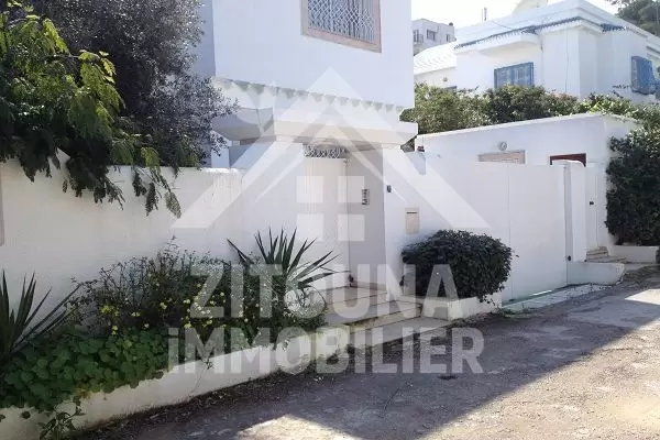 A louer une belle villa à la Marsa cube avec piscine