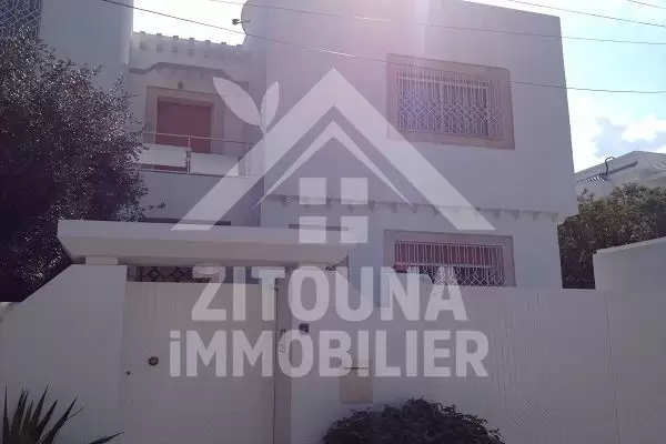 A louer une belle villa à la Marsa cube avec piscine