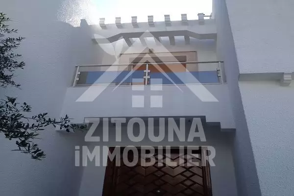 A louer une belle villa à la Marsa cube avec piscine