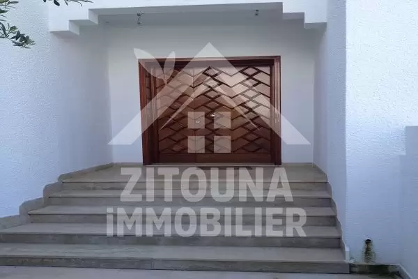 A louer une belle villa à la Marsa cube avec piscine