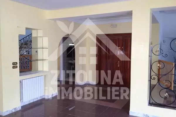 A louer une belle villa à la Marsa cube avec piscine