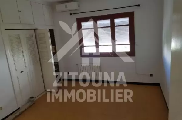 A louer une belle villa à la Marsa Corniche