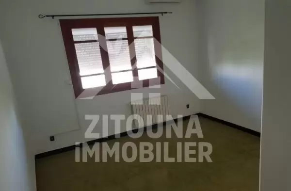 A louer une belle villa à la Marsa Corniche