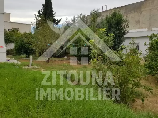 A vendre une belle villa à cité Nozha Ariana