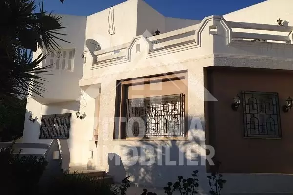 Très grande villa à louer à La Marsa