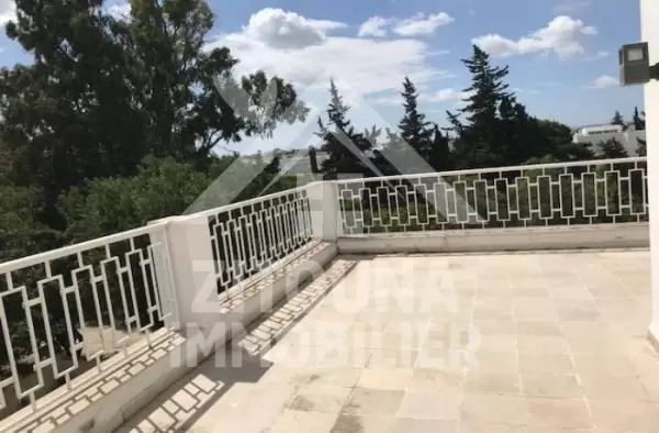 A louer une villa de charme à la Marsa Nassim .Construite dans un style moderne et raffiné
