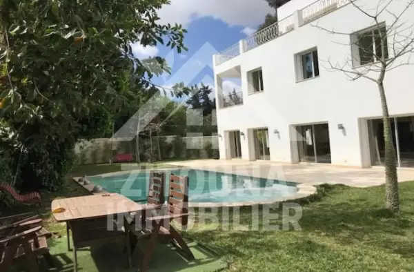 A louer une villa de charme à la Marsa Nassim .Construite dans un style moderne et raffiné