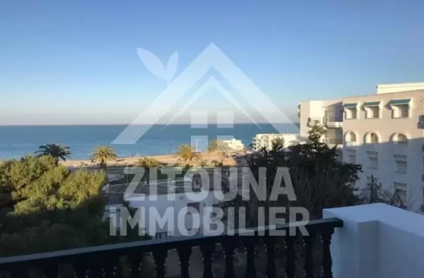 A louer un beau duplex à la Marsa Plage avec une vue imprenable sur la mer.