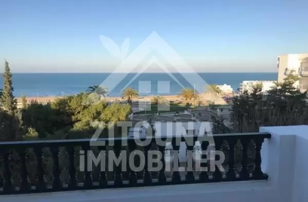 A louer un beau duplex à la Marsa Plage avec une vue imprenable sur la mer.