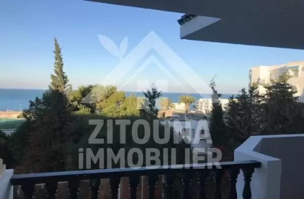 A louer un beau duplex à la Marsa Plage avec une vue imprenable sur la mer.
