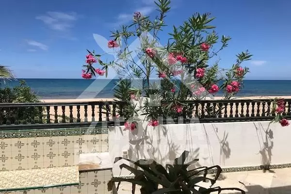 A louer un rez de chaussée de villa pied dans l'eau