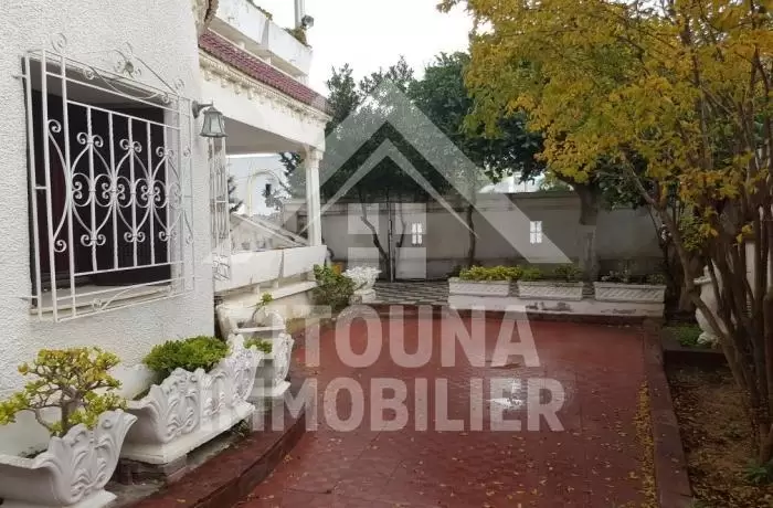 A Vendre une belle villa à Gammarth