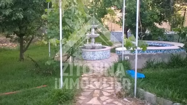 A vendre une villa sur 2 niveaux à Fondok jdid