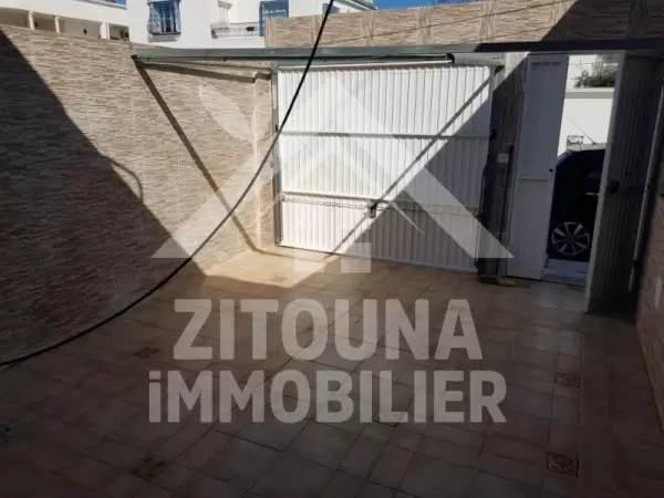 A louer une petite villa meublée à la Marsa