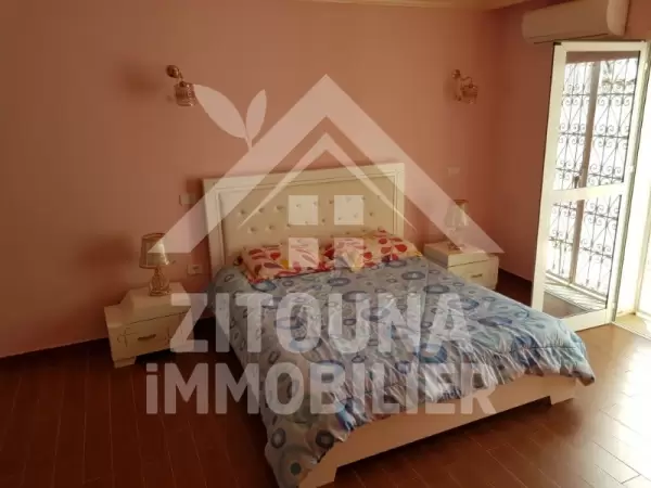 A louer une petite villa meublée à la Marsa