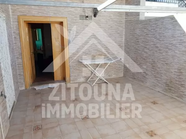 A louer une petite villa meublée à la Marsa