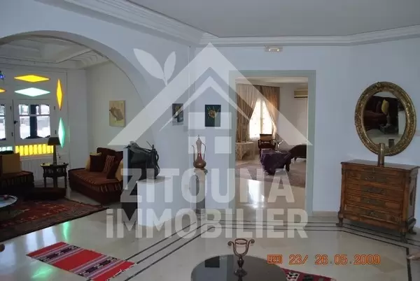 Villa de maitre a vendre à la Soukra