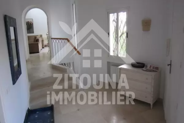 A louer une trés belle villa à Carthage présidence
