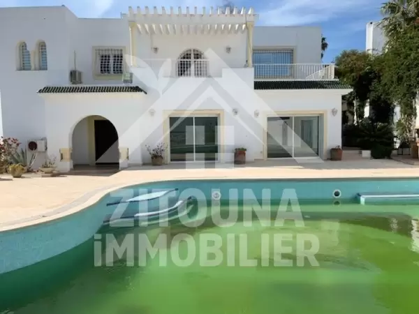 A vendre une belle villa et un appartement à Gammarth Supérieur
