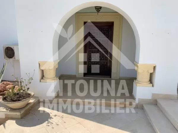 A vendre une belle villa et un appartement à Gammarth Supérieur