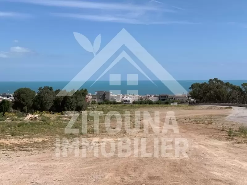 A vendre un terrain de 1300 m2 ayant une superbe vue la montagne de bougarnin et vue sur mer