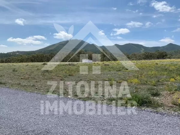 A vendre un terrain de 1300 m2 ayant une superbe vue la montagne de bougarnin et vue sur mer